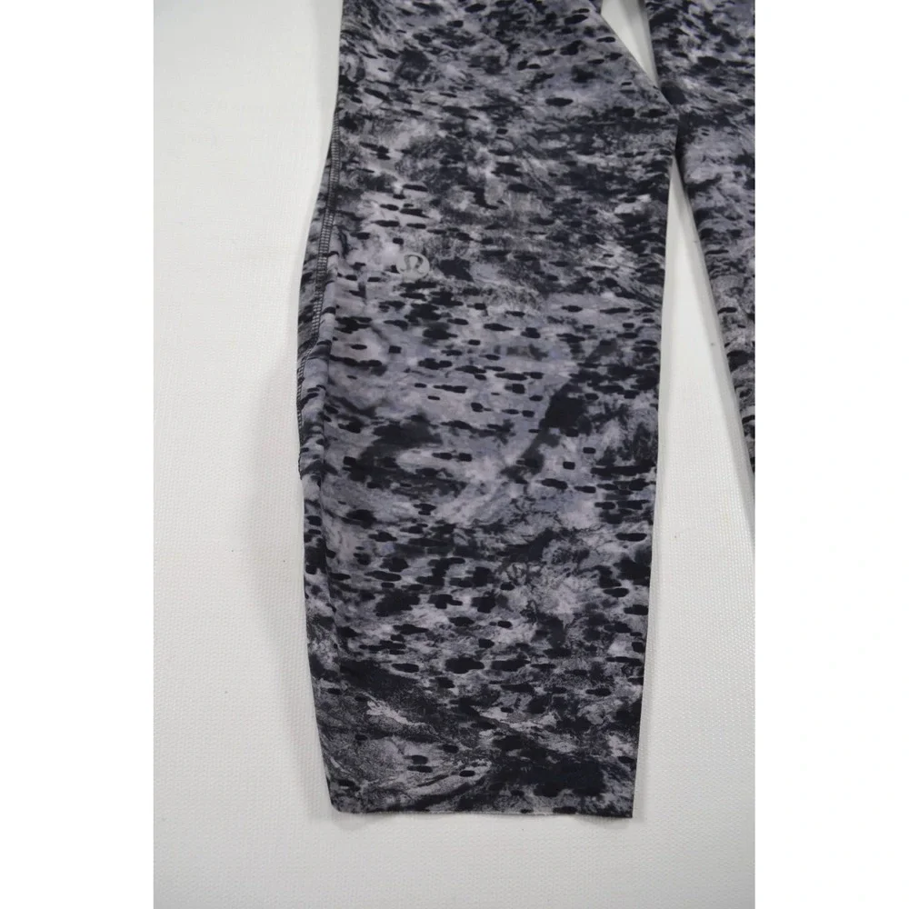 Lululemon Leggings Women's Size‎ 8 Black & Gray Camouflaged  Inseam 23
